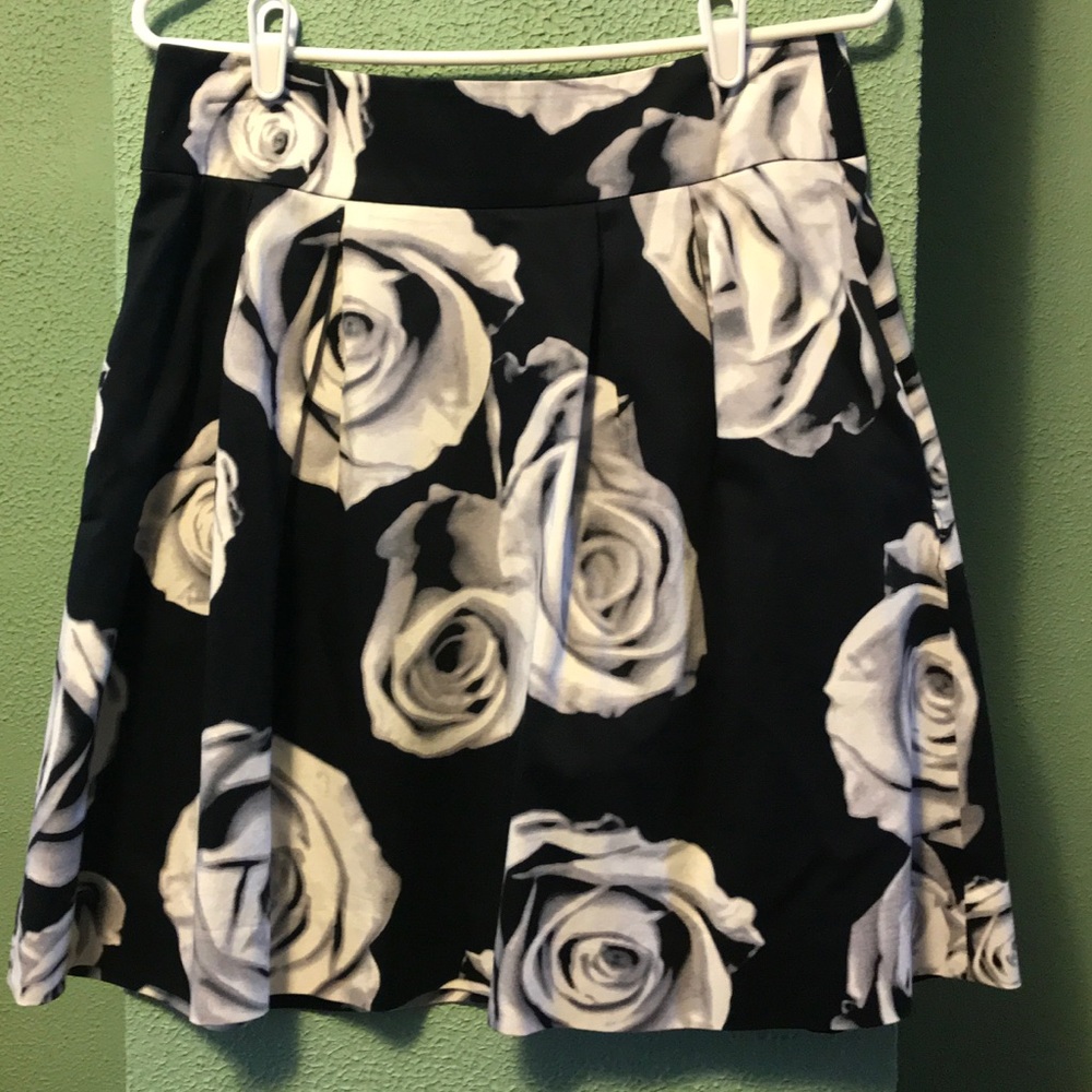 White House Black Market Rose Print Pocket Skirt 4